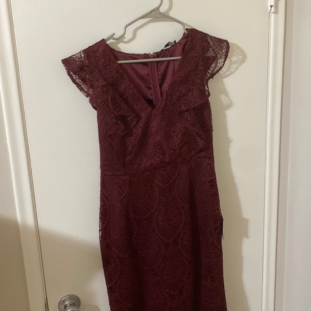 Beautiful dress, great for weddings, work events, showers, etc.